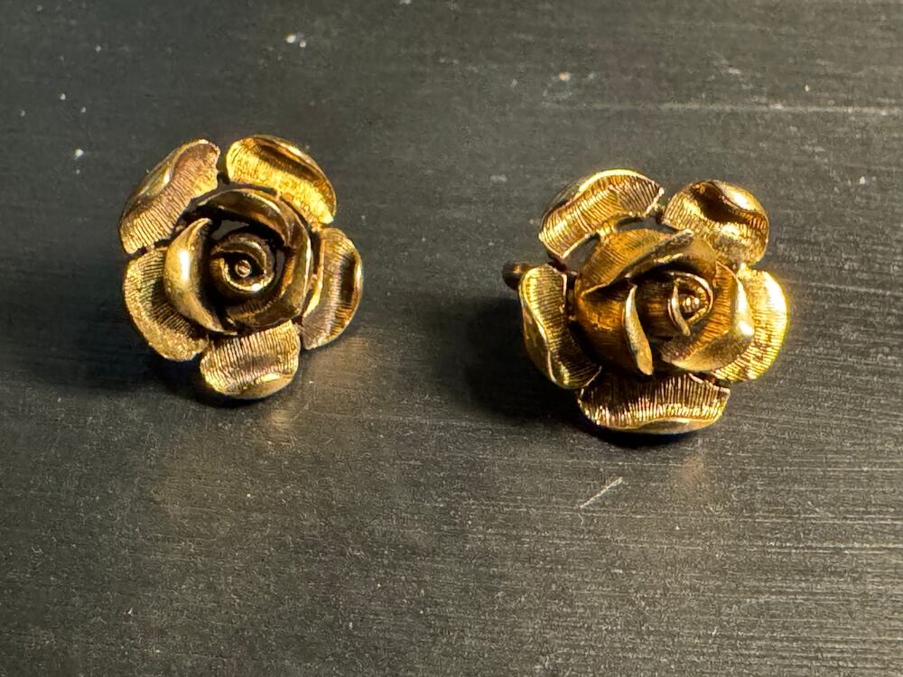 Vintage Trifari Clip On Rose Shaped Gold Tone Earrings